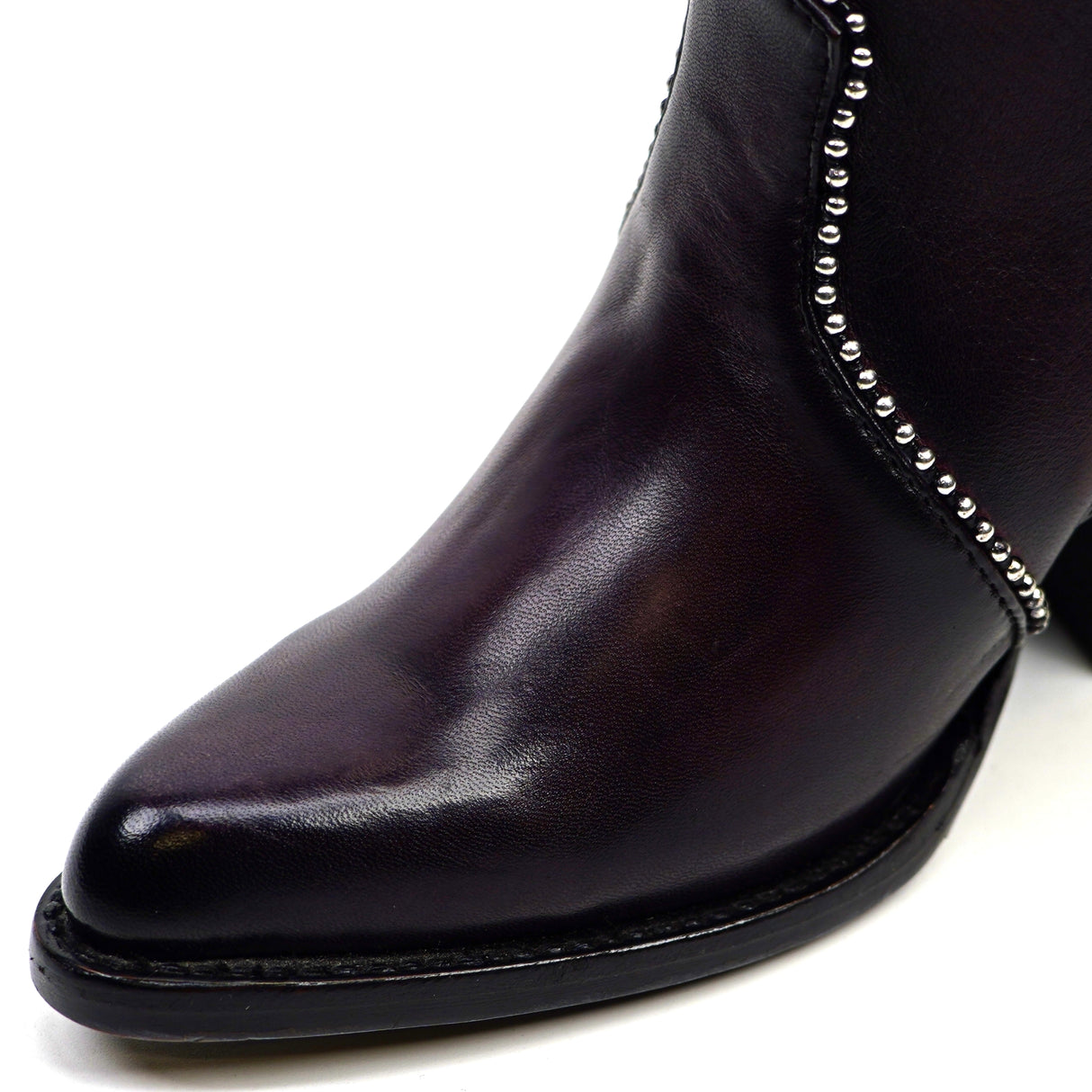 Praga Fringe - Tall Shaft Wine - J Toe