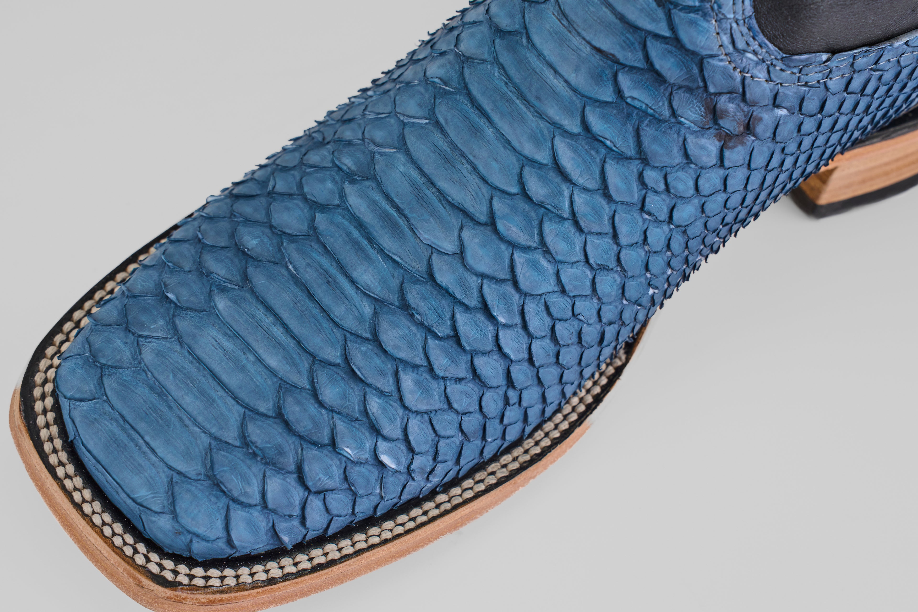 Tanner – Denim oscuro – Punta cuadrada