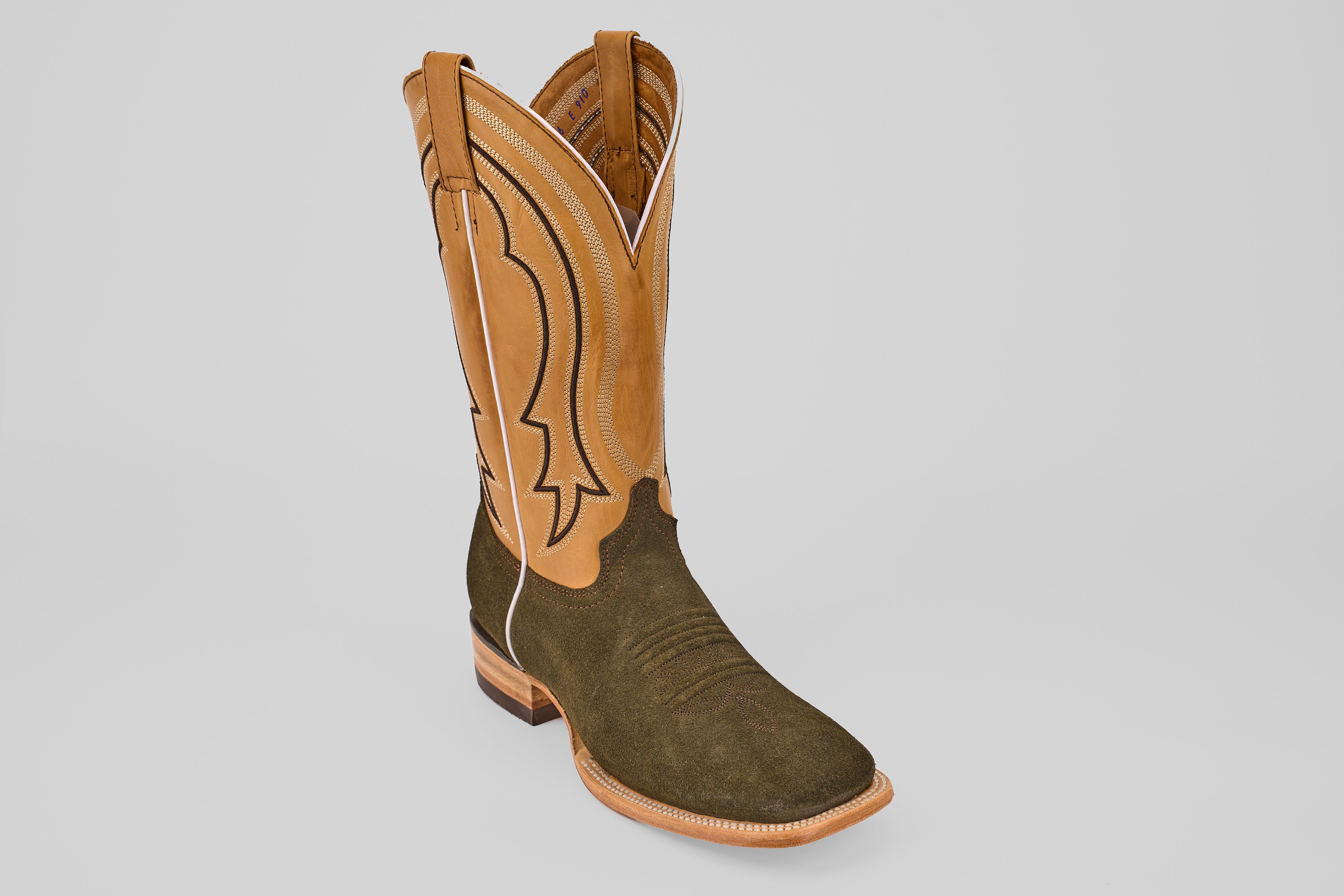 ブッテロ　BUTTERO オリーブグリーンレザーデッキシューズブーツビブラム Prime Suede Green Olive - Square Toe – Gomez Western Wear