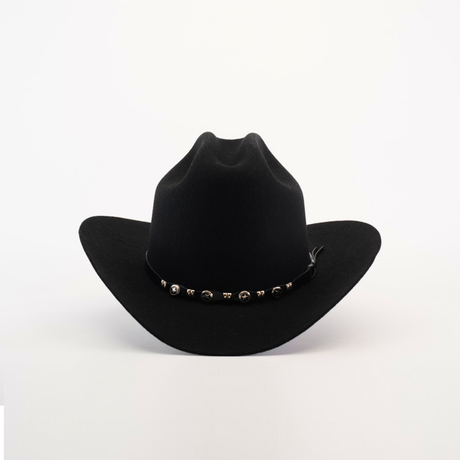 The X 2 Carnales Black is a felt cowboy hat, featuring a wide brim and decorative band with metal accents, ideal for western headwear, showcased against a white background.