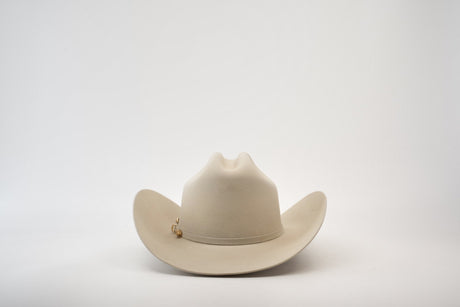 The 5X Dorado Belly, a beige western headpiece crafted from luxurious fur felt, features a wide brim and subtle top crease, evoking the classic style of Larry Mahan 5X against a plain white background.