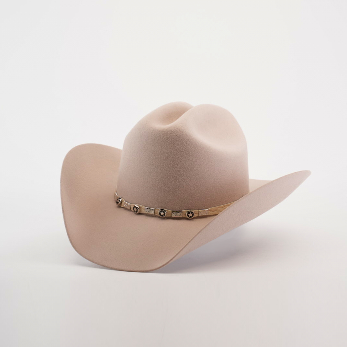 The 6X Country Belly is a beige cowboy hat crafted from premium sheep wool, featuring a wide brim and a decorative band with star-shaped metal embellishments, set against a plain white background.