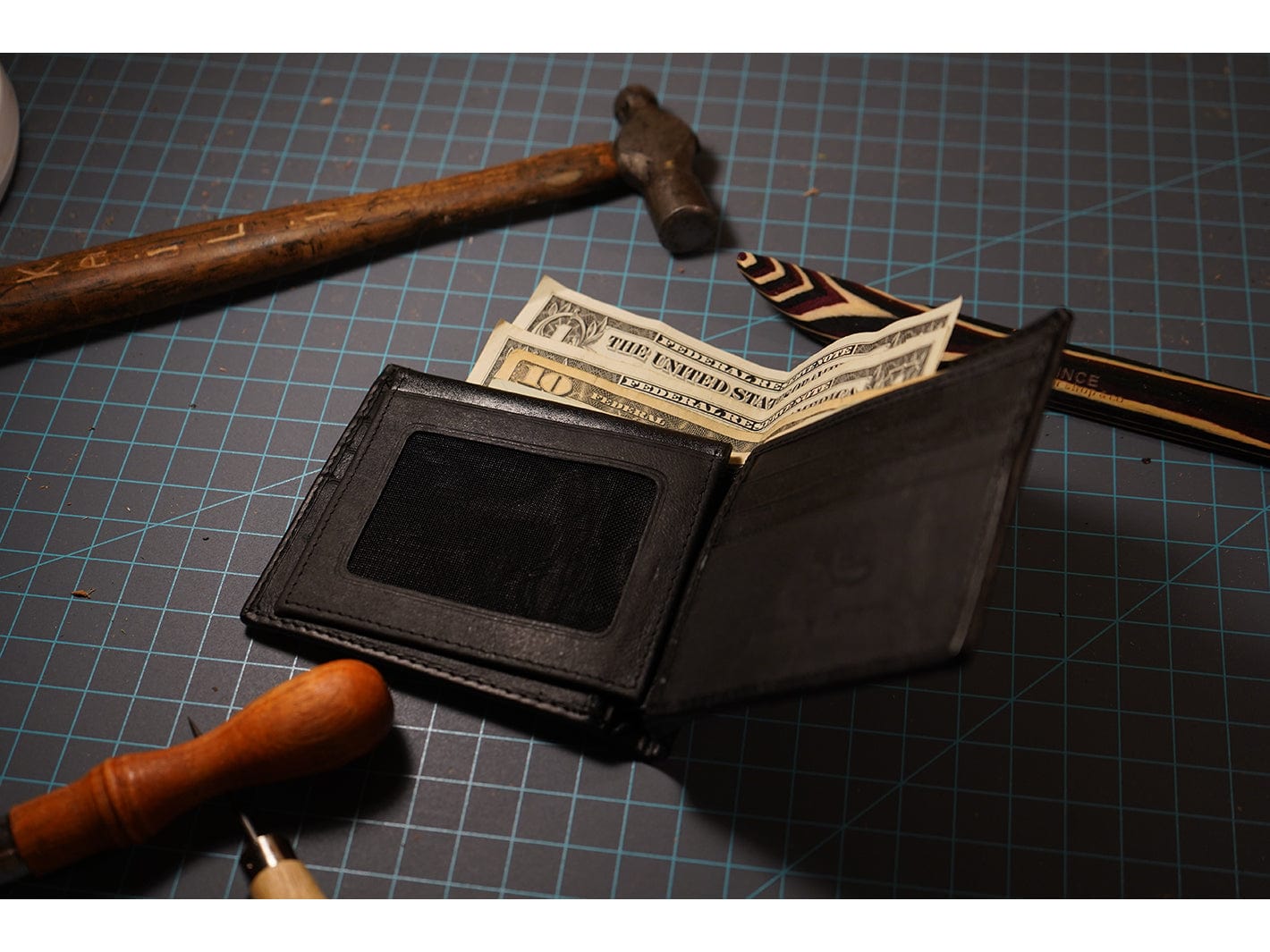 Black Stingray Bi-fold Leather Wallet W/O Front card Pocket